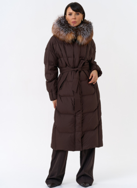 Женский пуховик с отделкой из меха блюфрост