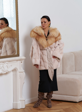 Женская норковая шуба с капюшоном из меха лисы