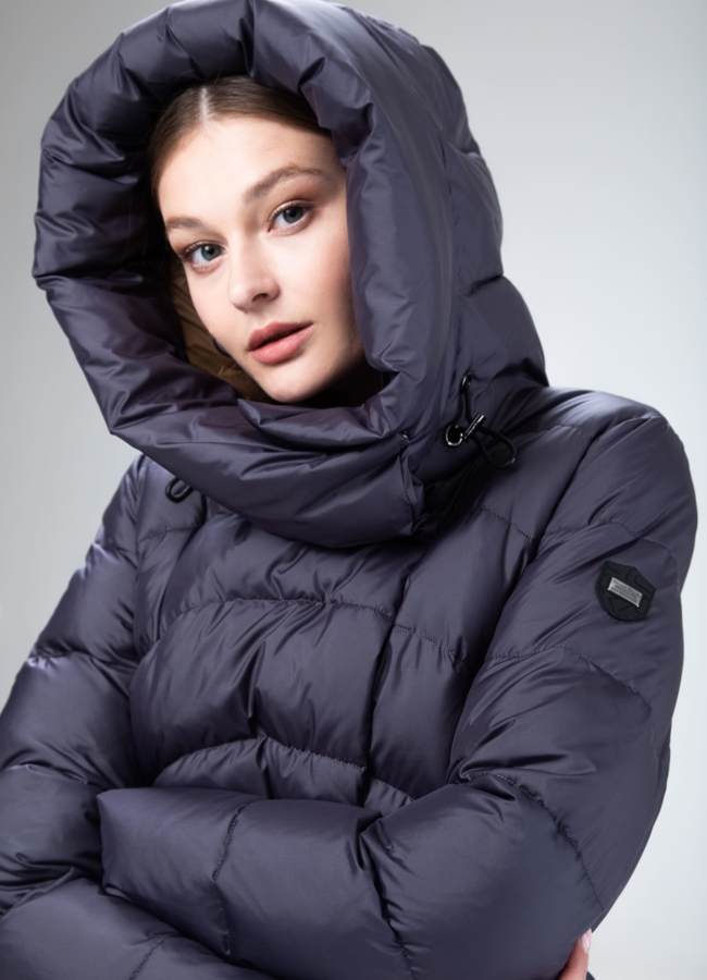 Женский пуховик с капюшоном  модель № 25780 универмаг малина