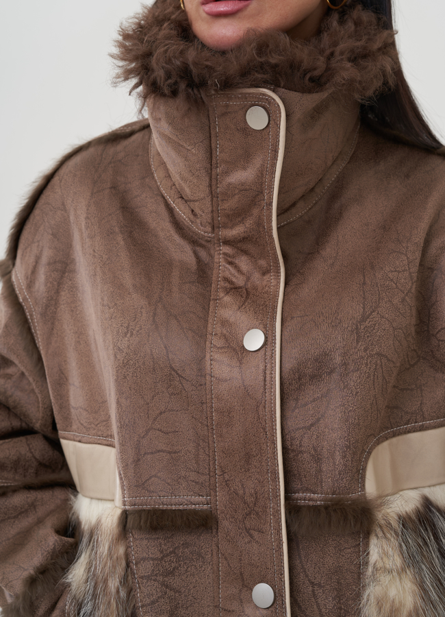 Женская куртка с отложным воротником шоколадного цвета модель № 25552 в рассрочку