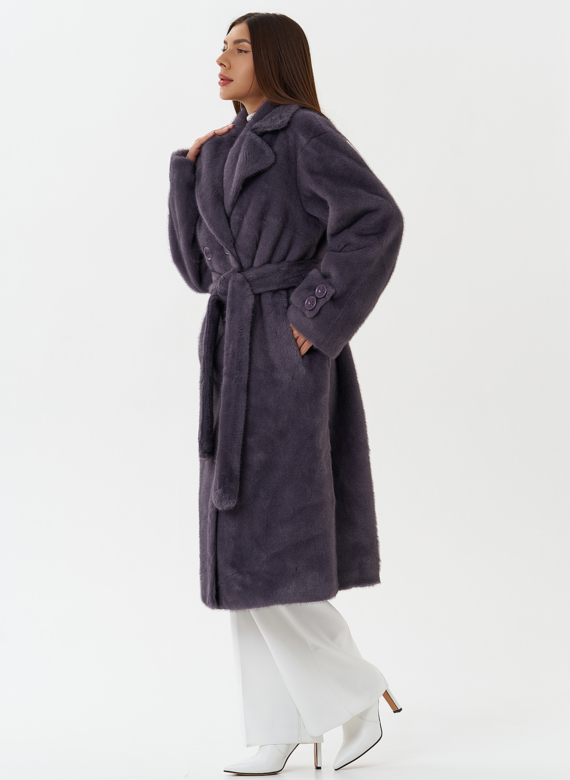 Длинное пальто из эко меха с поясом