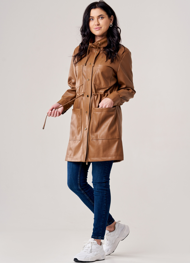 Плащ женский из эко кожи коричневого цвета модель № 20794 в кредит