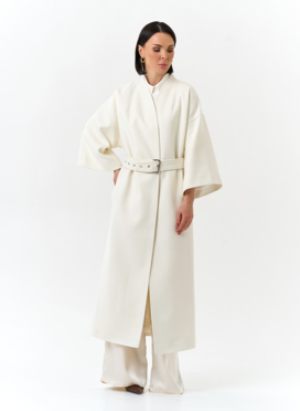 Женское пальто белого цвета