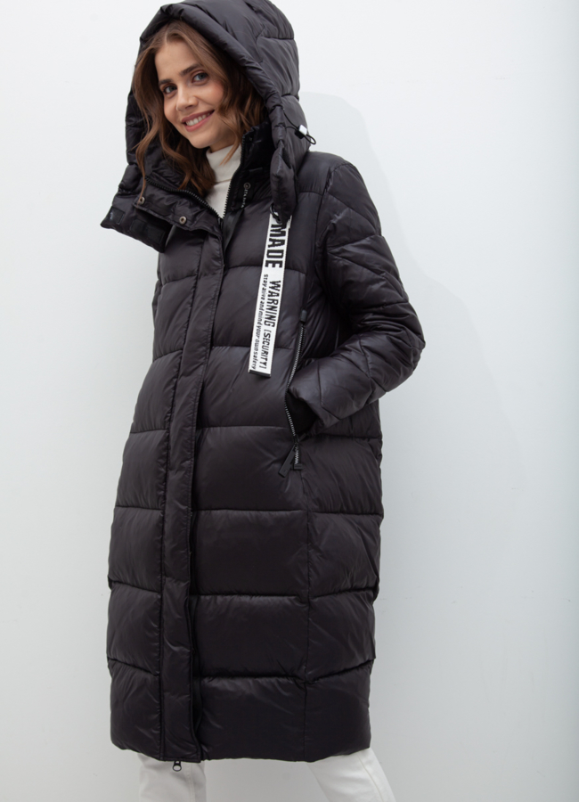 Женский пуховик черного цвета модель № 21082 меха малина