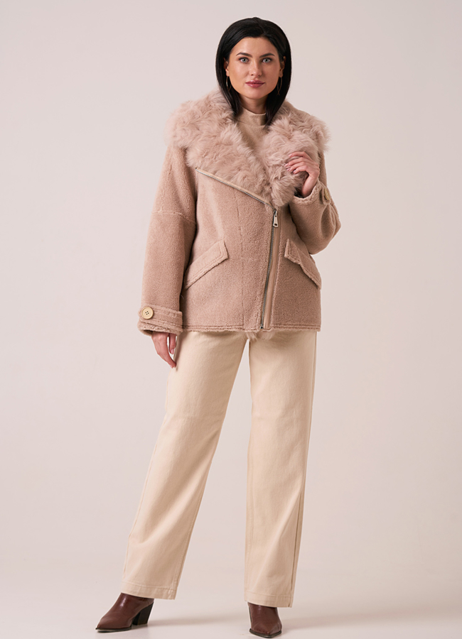 фото Укороченная шуба из овечьей шерсти бежевого цвета на молнии модель № 12851