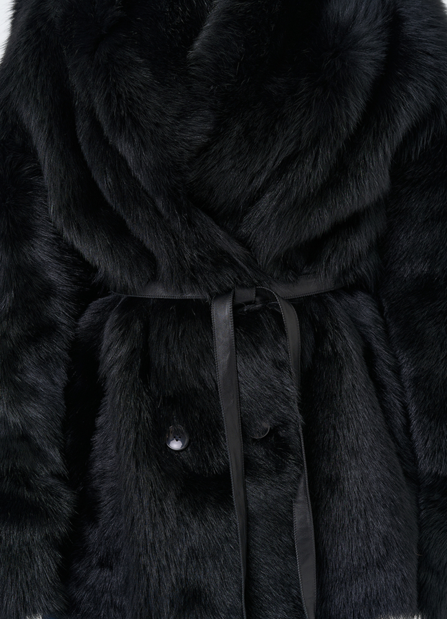 Двухсторонняя дубленка черного цвета с декоративным поясом модель № 31618 универмаг малина Двухсторонняя дубленка черного цвета с декоративным поясом модель № 31618 универмаг малина