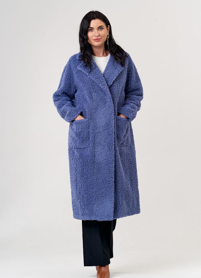 фото Пальто из эко меха синего цвета с английским воротником модель № 19434
