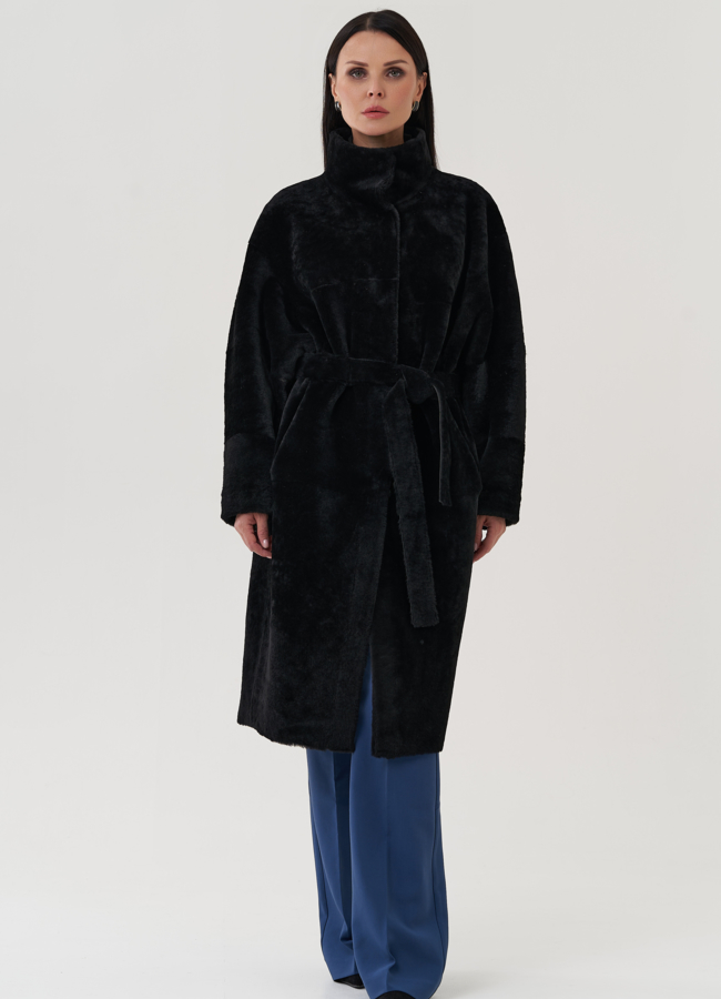 Женская дубленка в черном цвете модель № 25525 меха малина