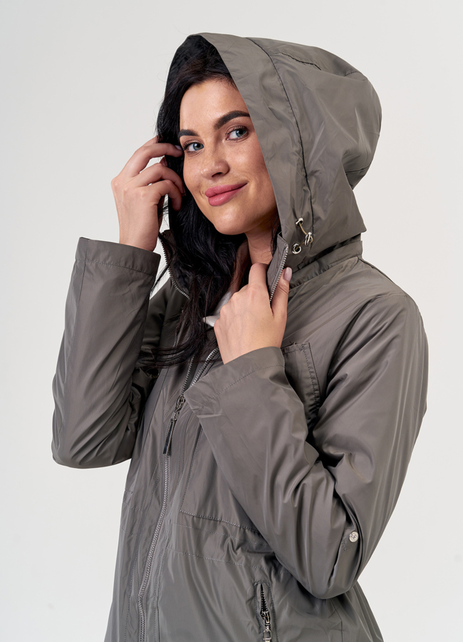 Плащ женский бежевого цвета с капюшоном модель № 068 в рассрочку