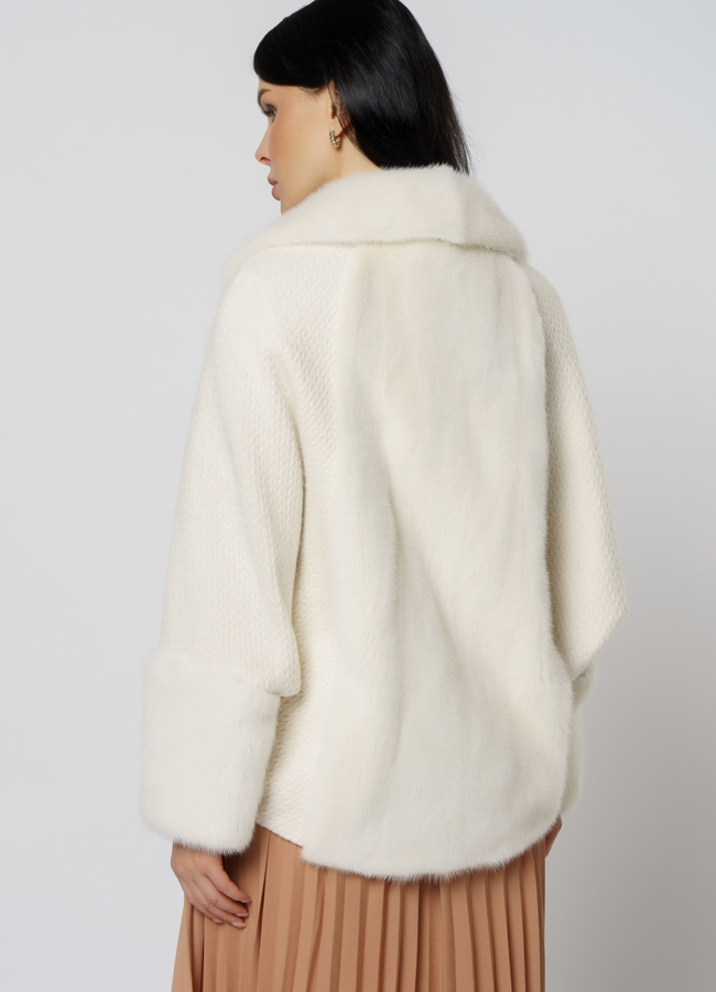 Белое пальто с мехом модель № 1903/1 в кредит