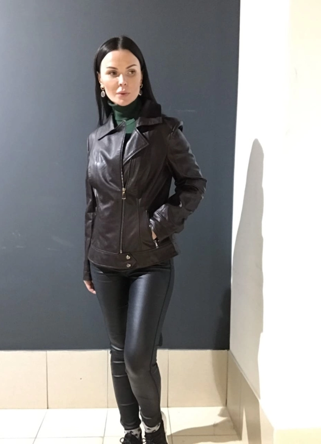 Куртка из эко кожи приталенная модель № 7991 меха малина