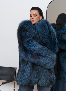 Шуба из меха чернобурки голубого цвета