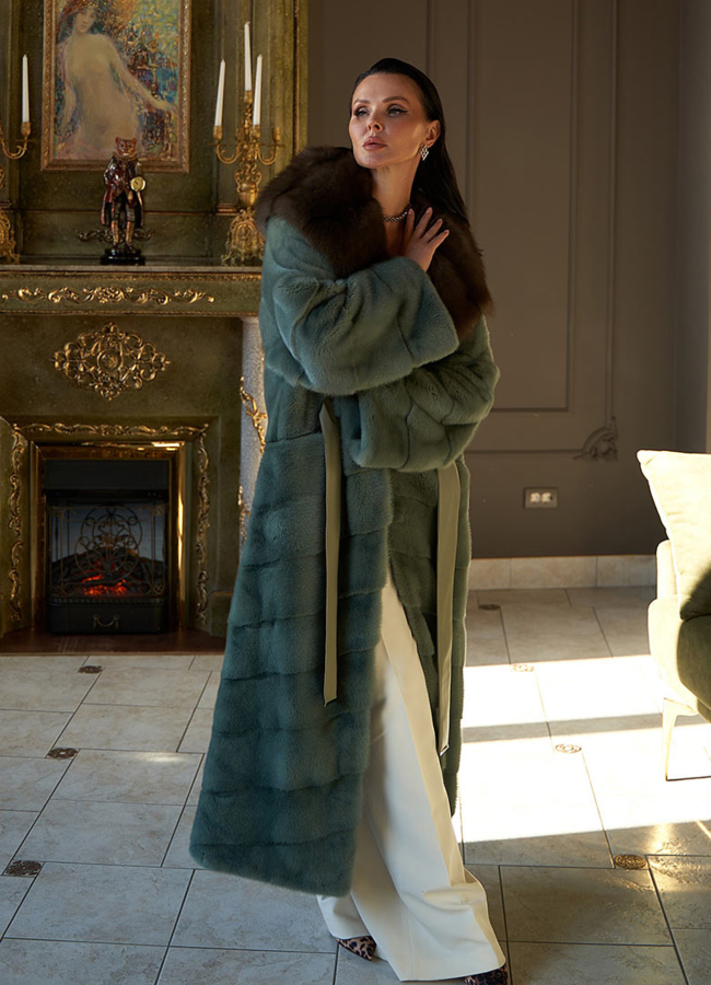 фото Норковая шуба с капюшоном из меха куницы модель № 27848