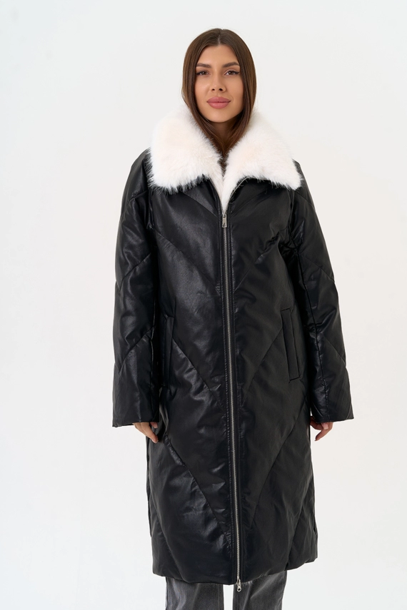 Женский пуховик из эко кожи с отделкой из эко меха