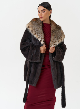 Женская шуба из меха норки с капюшоном из меха рыси