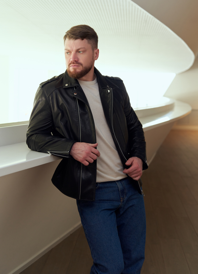 Мужская косуха из натуральной кожи модель № W826 меха малина