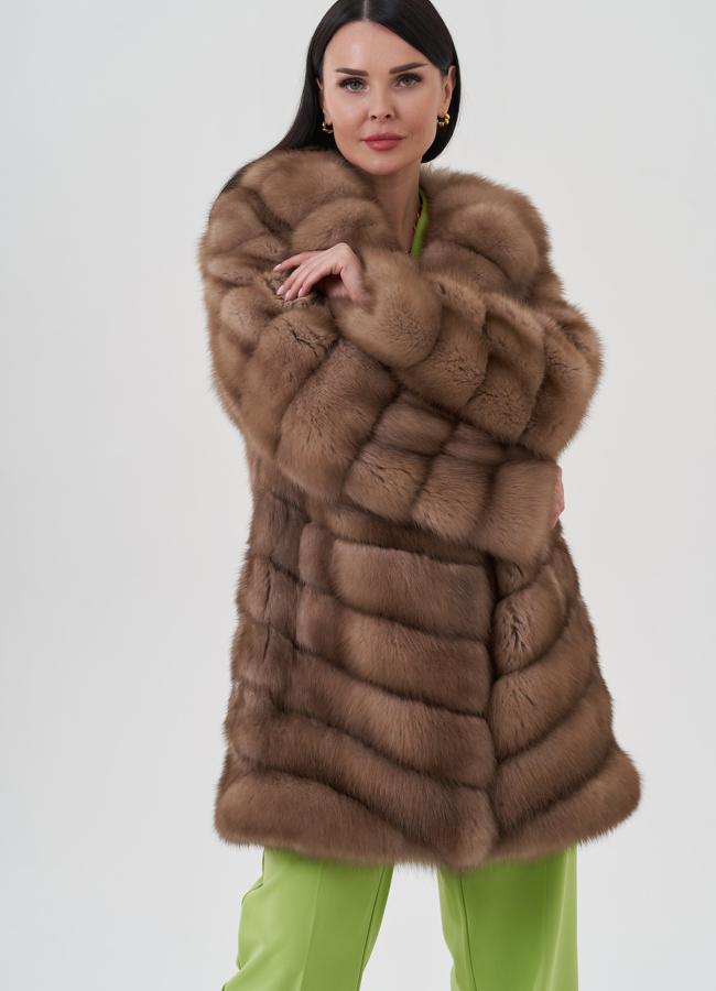 Шуба из куницы с английским воротником  модель № 24642 универмаг малина