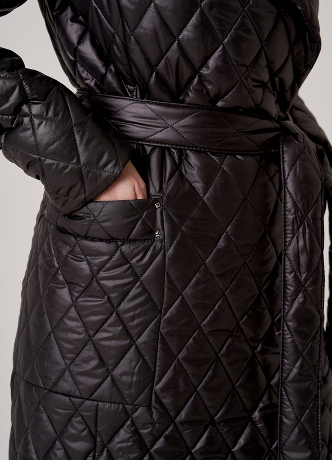 Женское утепленное пальто черного цвета модель № 2698 в кредит