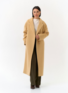 Женское пальто с английским воротником