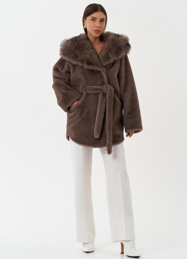 Оверсайз шуба из эко меха с капюшоном модель № 28648 в кредит