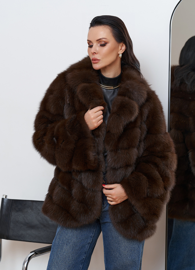 Женская шуба из куницы модель № 28434 меха малина