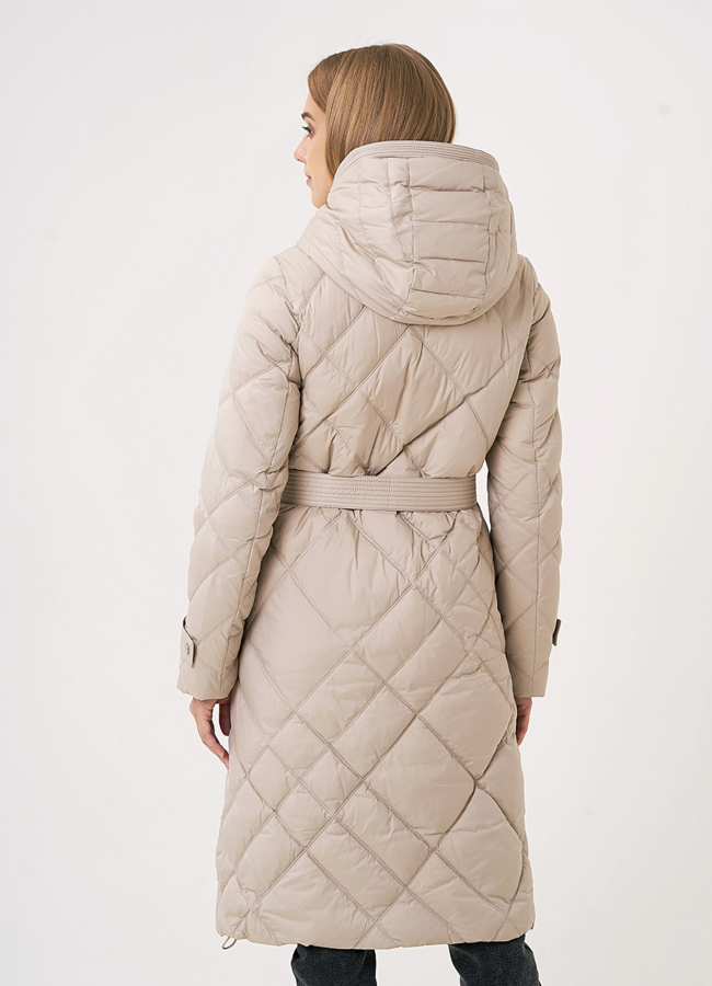 фото Бежевый удлиненный пуховик с капюшоном модель № 011