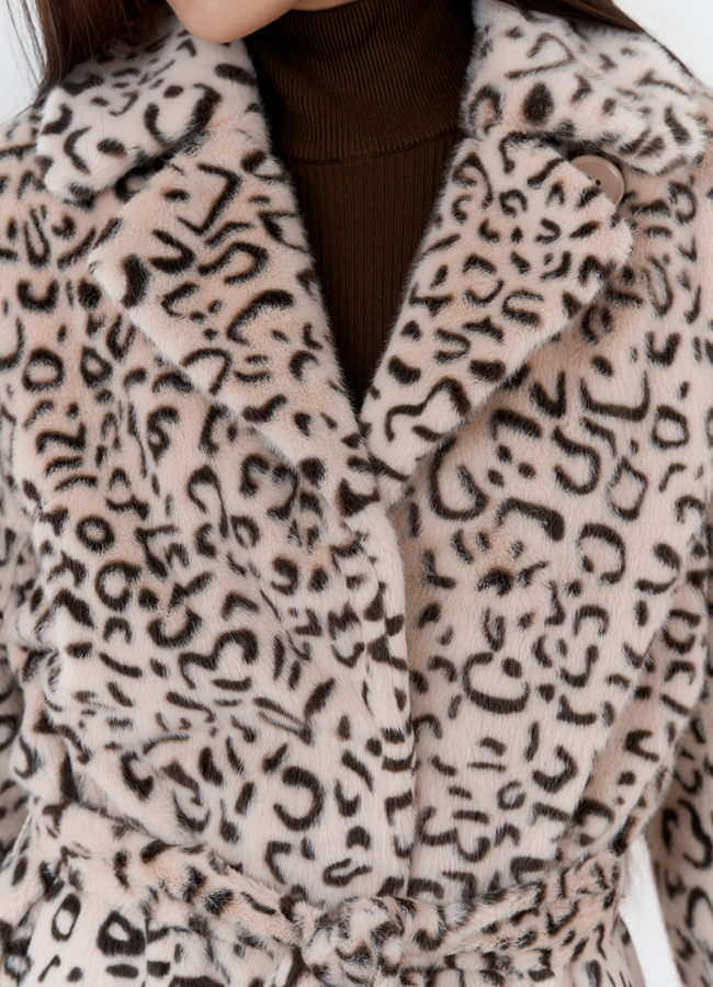 Женское пальто в бежевом цвете с анималистическим принтом модель № 24115 в кредит