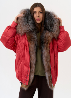 Женский пуховик с отделкой из меха блюфрост