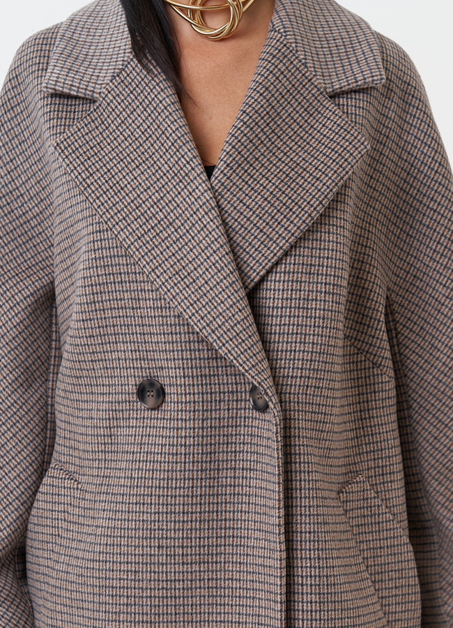 Женское пальто с английским воротником модель № 28891 универмаг малина