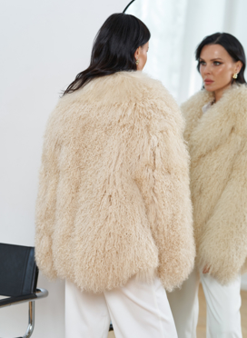 Женская шуба из меха ламы Женская шуба из меха ламы