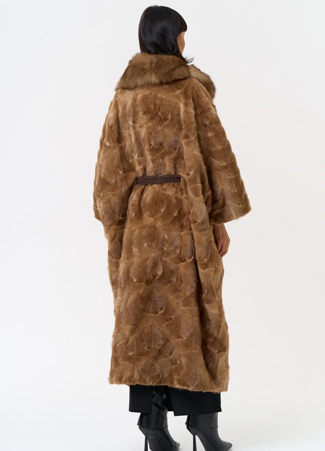 фото Женская шуба из меха норки с воротником их меха песца модель № 31492 фото Женская шуба из меха норки с воротником их меха песца модель № 31492