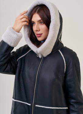 Женская дубленка с капюшоном