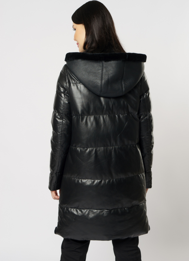 Пуховик из натуральной кожи с отделкой дубляж на молнии с капюшоном модель № 2095 в кредит