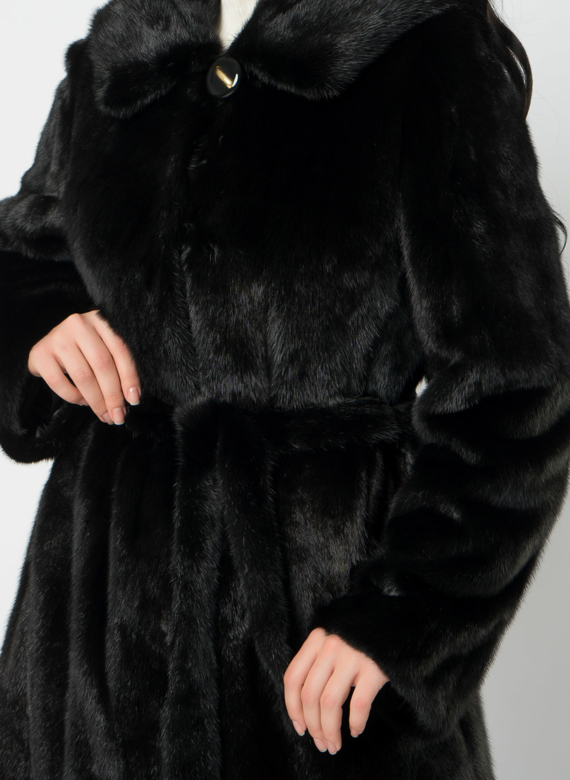 Норковая шуба с капюшоном и поясом черного цвета