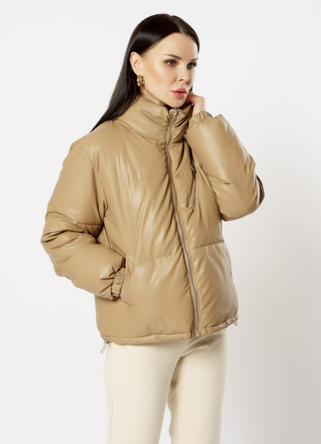 Куртка из эко кожи утепленная бежевого цвета модель № 821 в рассрочку