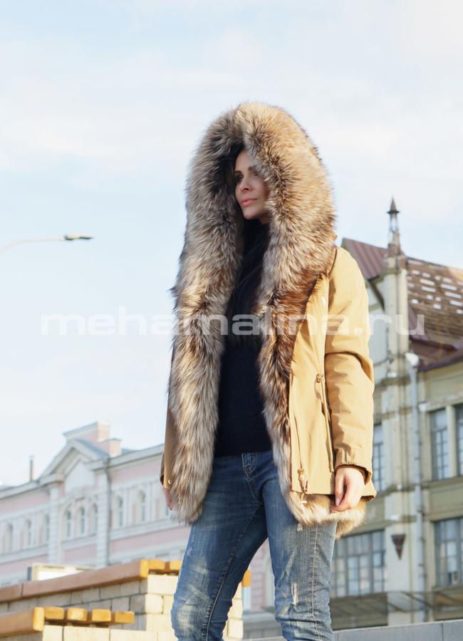 Укороченная парка с капюшоном модель № 9918 меха малина