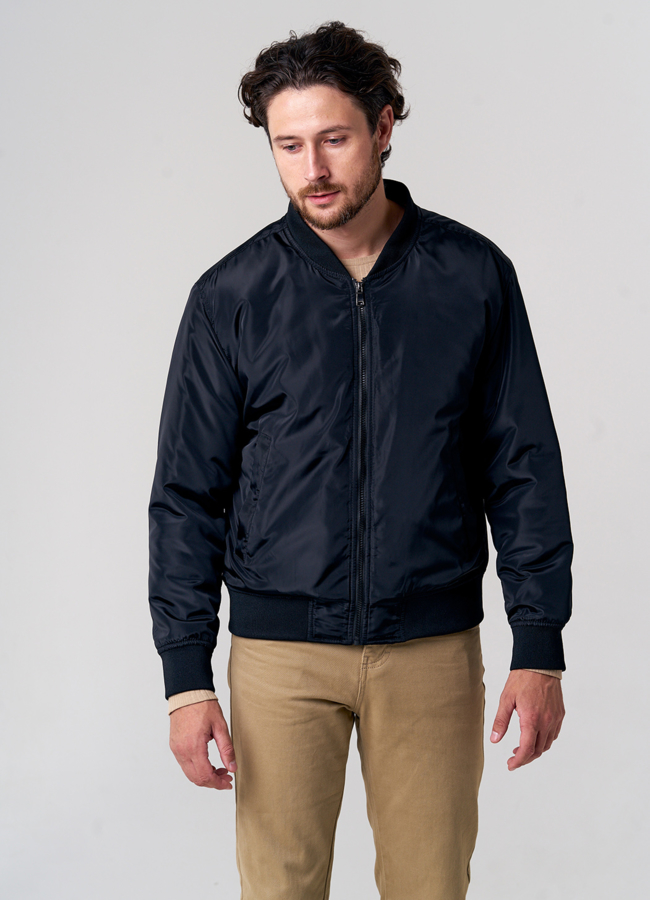 Куртка бомбер  мужская черного цвета модель № MC110 меха малина