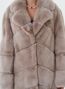 Шуба из меха кролика с английским воротником