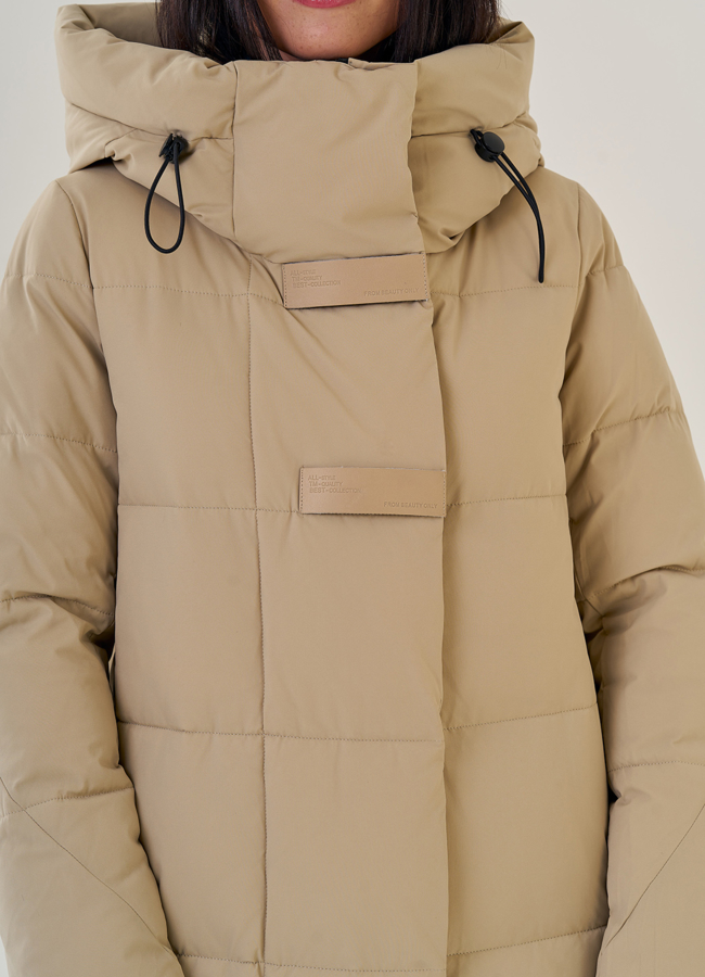 Женский пуховик  бежевого цвета с капюшоном модель № 23172 универмаг малина