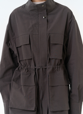 Женская куртка ветровка с накладными карманами