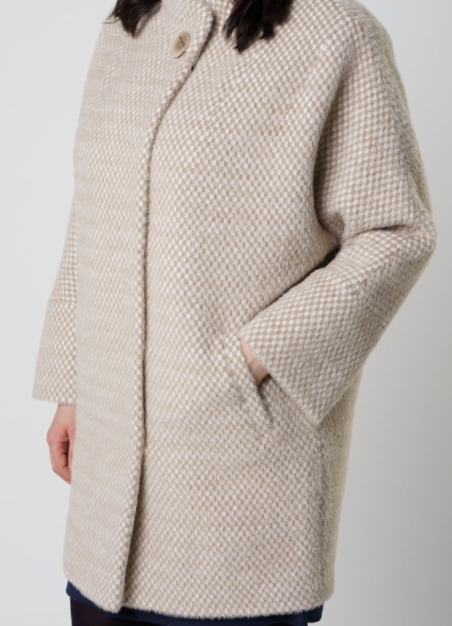 Полупальто женское бежевого цвета модель № 20481 в рассрочку