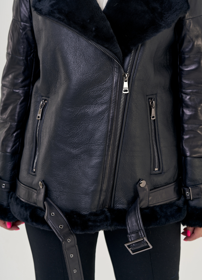 Кожаная куртка-косуха черного цвета  модель № 23261 в рассрочку