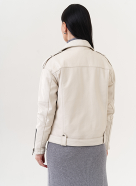 Светлая кожаная куртка 