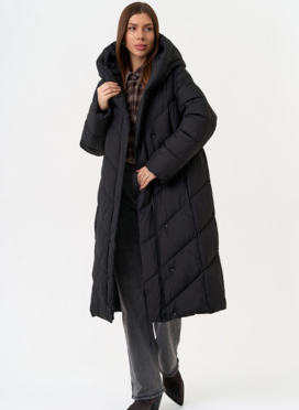 Женский пуховик черного цвета с поясом