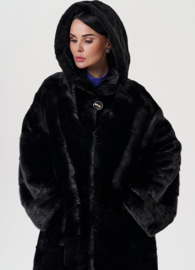 Шуба из норки черного цвета с капюшоном  модель № 23085 универмаг малина