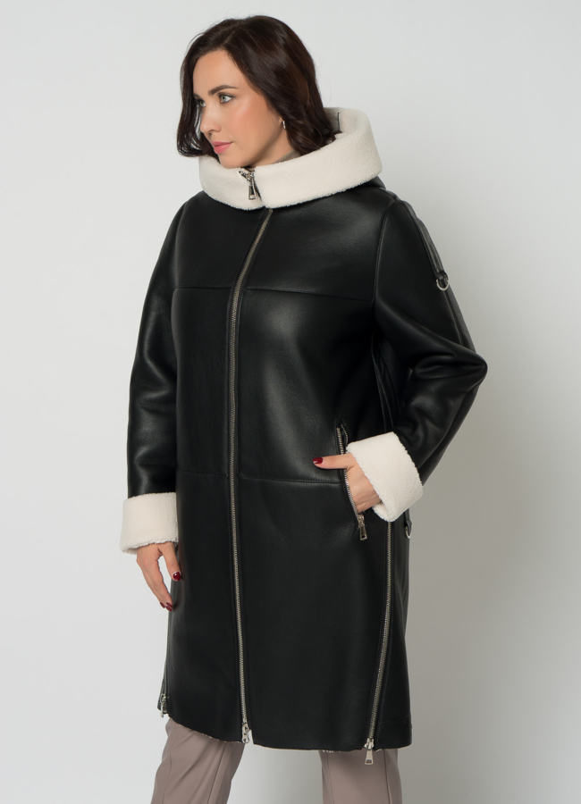 Удлиненная эко дубленка черного цвета на молнии модель № 23628 меха малина