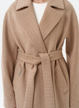 Длинное женское пальто с поясом