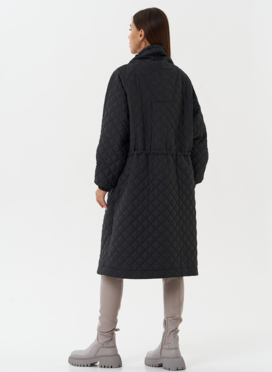 Женское стеганое пальто черного цвета