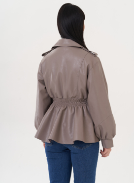 Куртка-косуха из эко кожи бежевого цвета