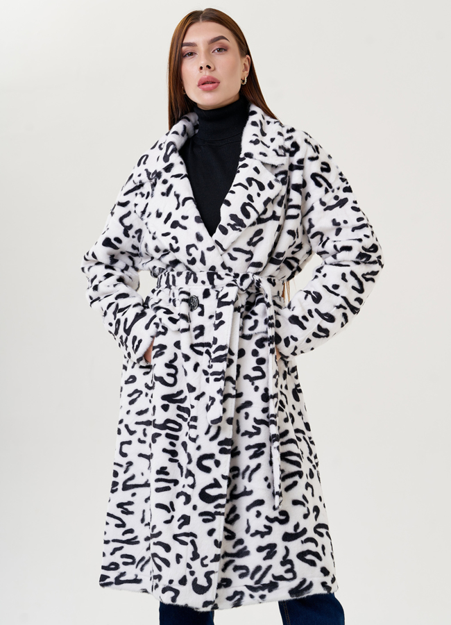 Женское пальто с английским воротником белого цвета  модель № 23456 в рассрочку